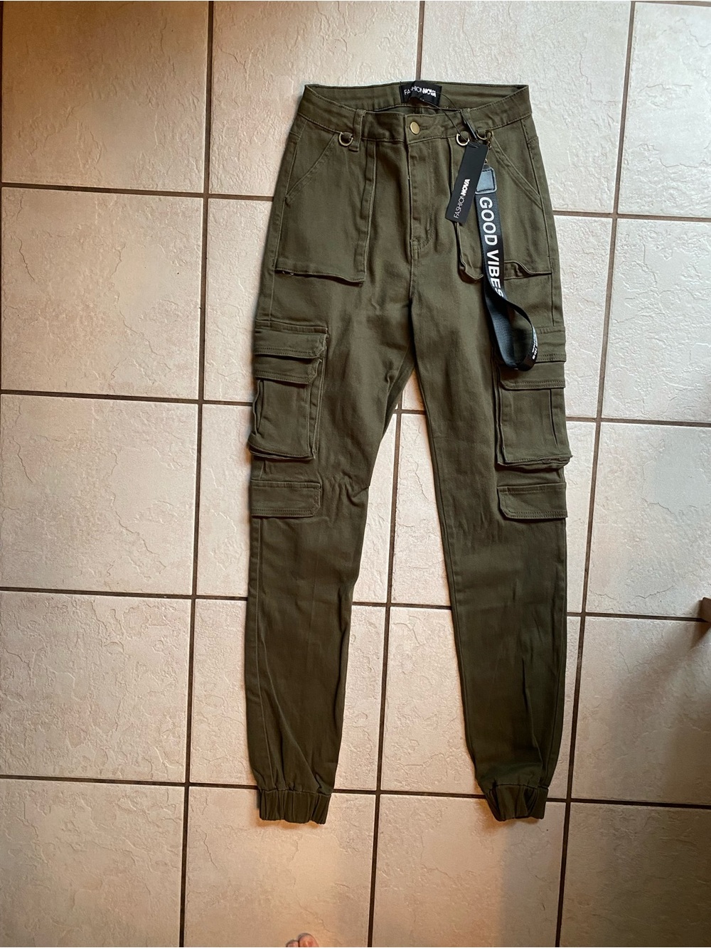 Fashion nova Good Vibes Cargo Jogger - Olive Size Small NWT